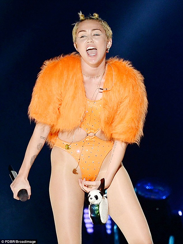 bill burson add miley cyrus nude on stage photo