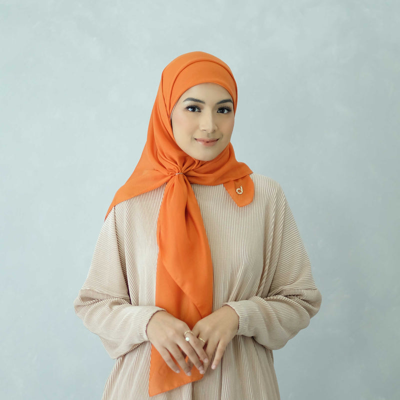 annie moir add liza hijabi photo