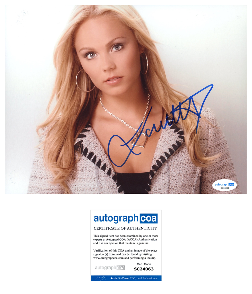 andree hunt add laura vandervoort sexy photo