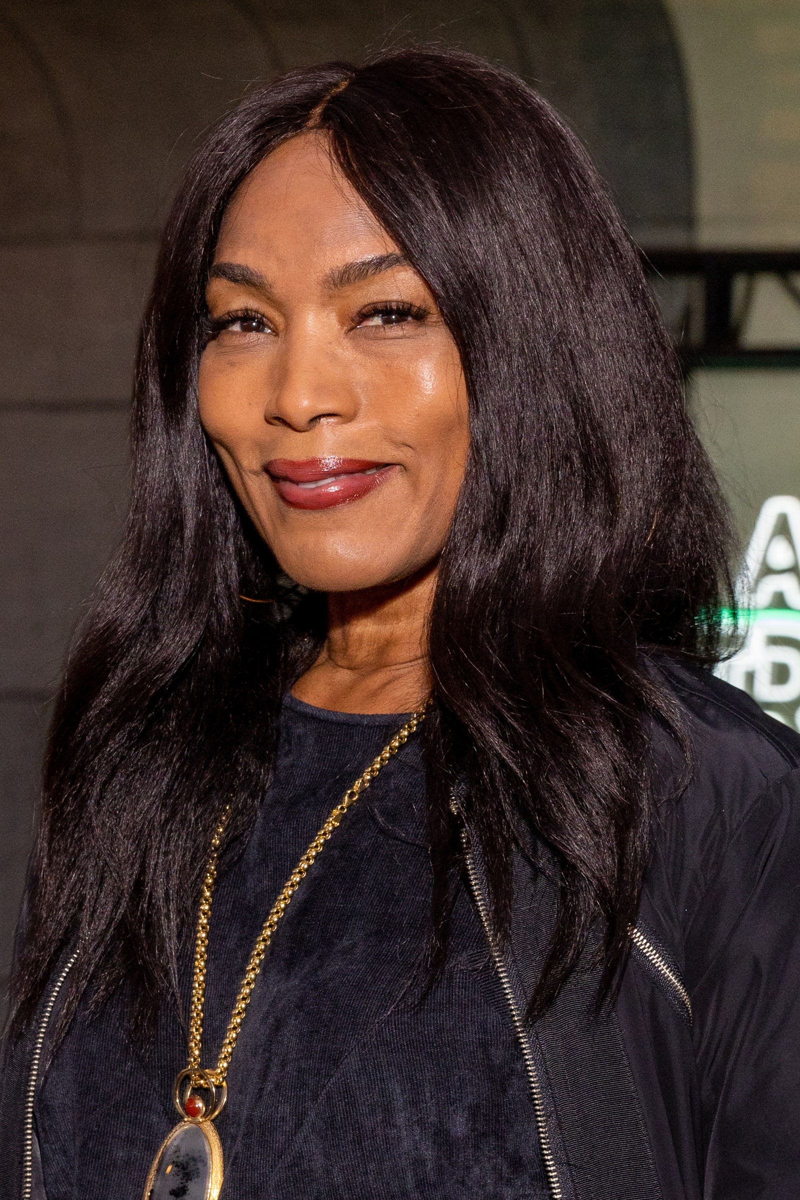 charlton howard add angela bassett butt photo