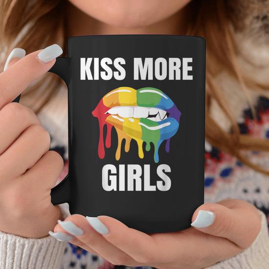 dave redshaw add lesbians kiss and finger photo