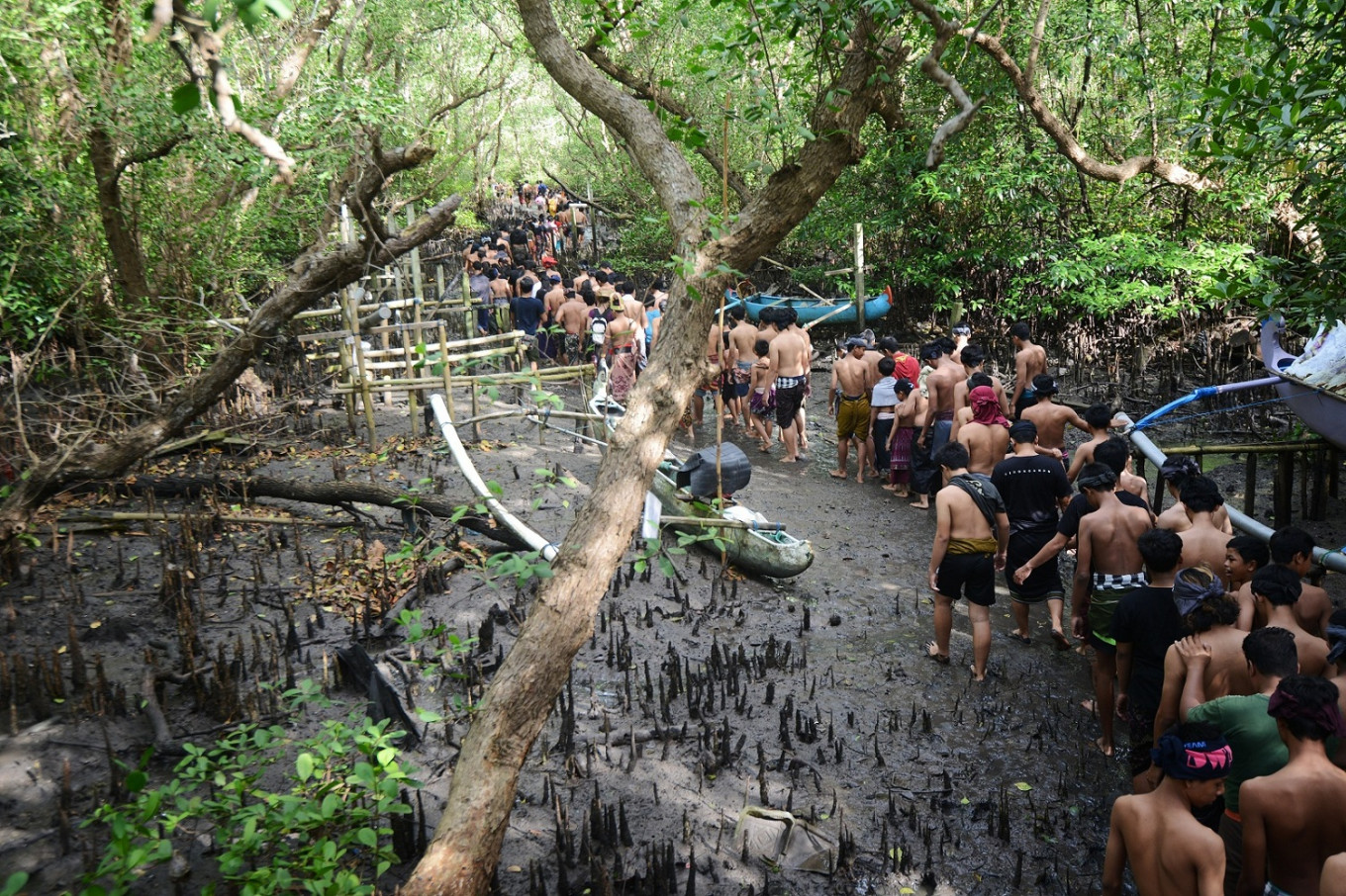 bikash kumar ray add naked mud bath photo